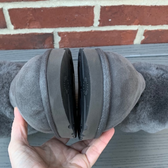 New UGG Classic Mini Fluff Bootie - Picture 8 of 13